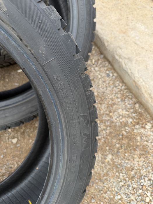 Продам шины 245/45R20