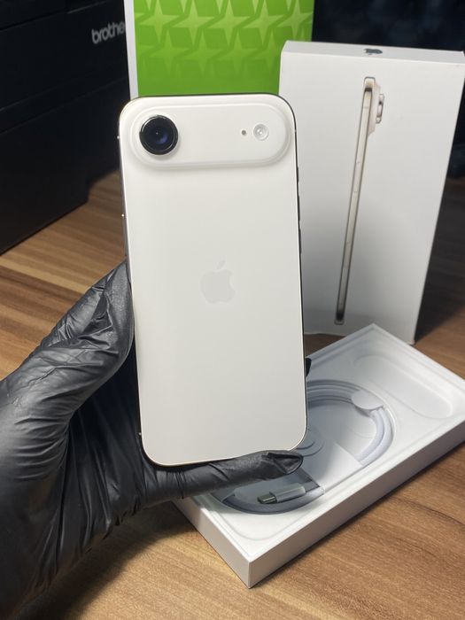 iPhone Air• 256 GB • Light Gold