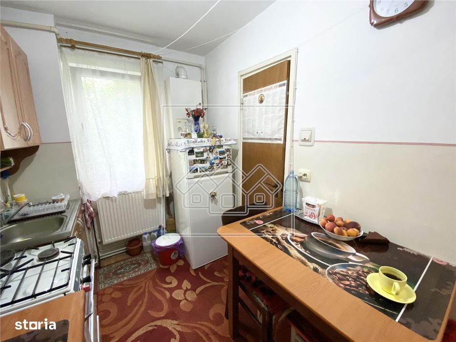 Apartament 2 camere de vanzare, necesita renovare, zona Rahovei - Sibi