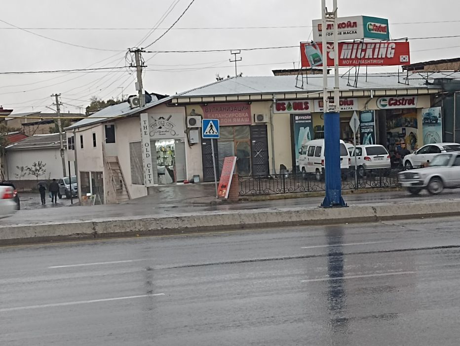 Турар ва нотурар жой сотилади нурафшон куча  фасад 50 метр