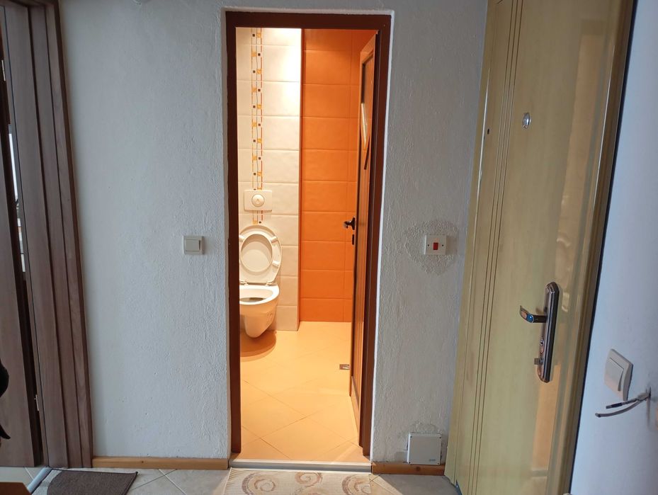 Дава се под наем Двустаен апартамент в Разлог - 65 кв.м за 214.2 € - Снимка #2