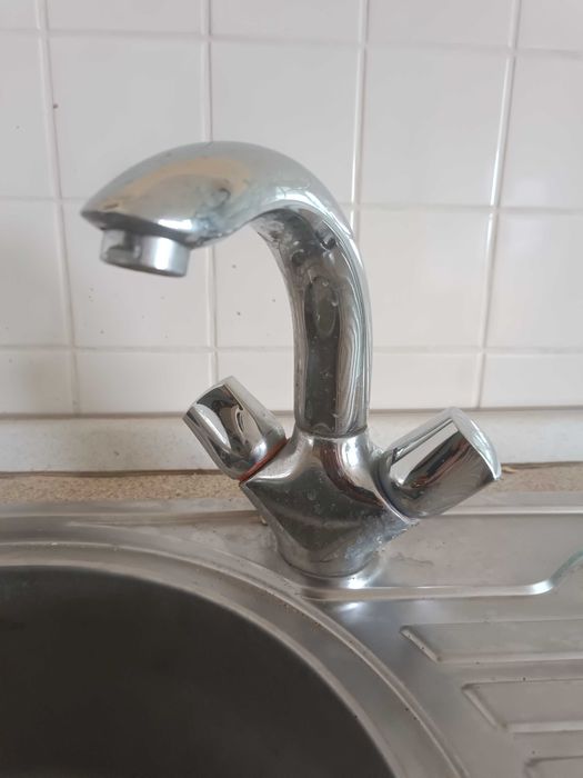 Мивка  със смесител