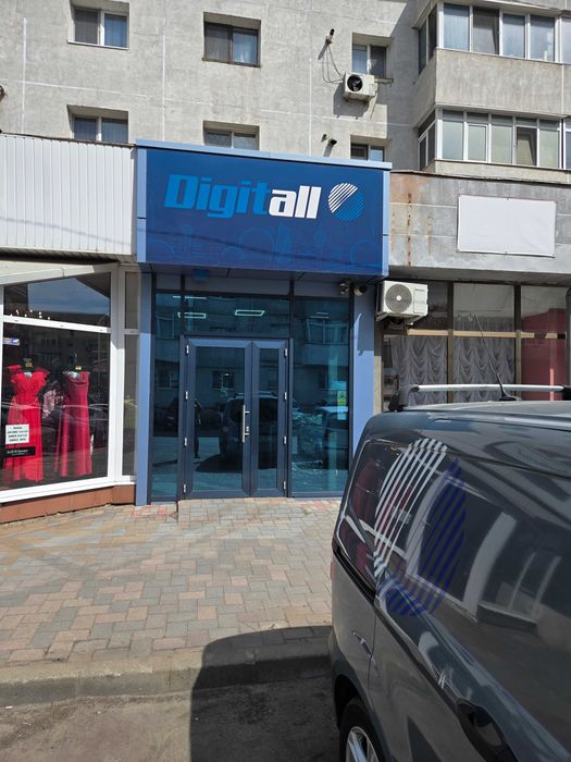 Vand Spatiu Comercial Stradal