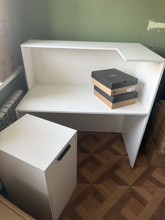 Ресепшн с тумбой