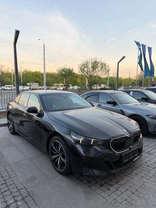 Продам новый BMW i5 xDrive 40 с гаранитией 8 лет + подарок