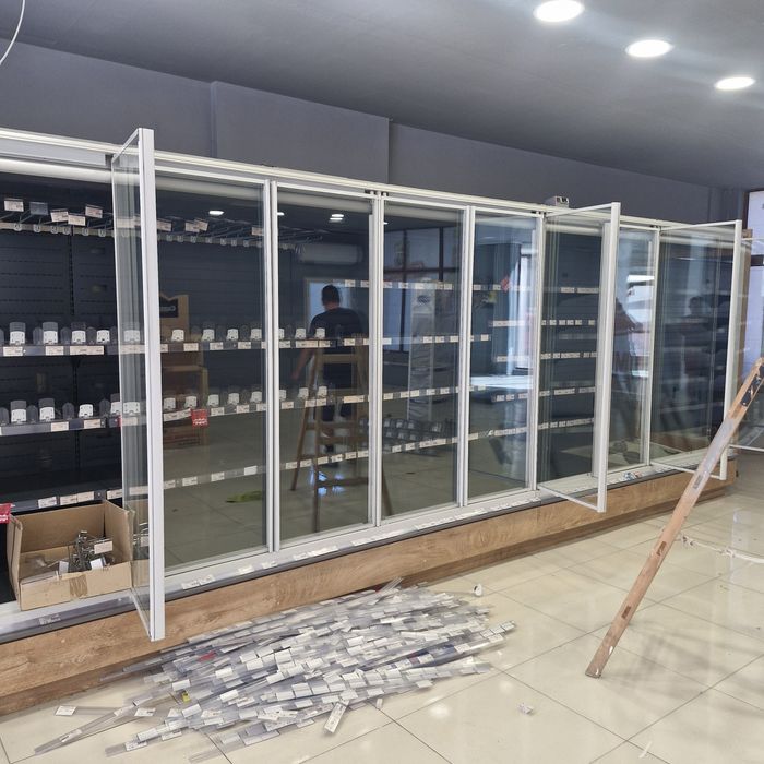 Крайстенна хладишна витрина