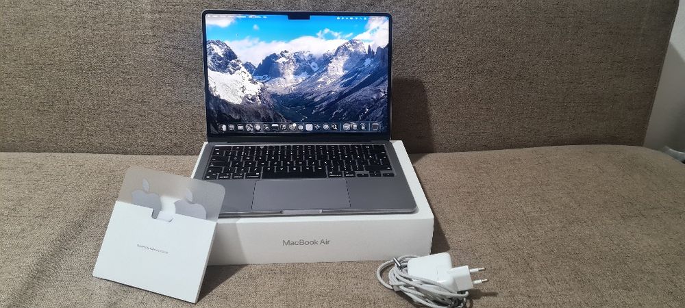 Macbook Air  M2 13" 16 gb ram/256 gb