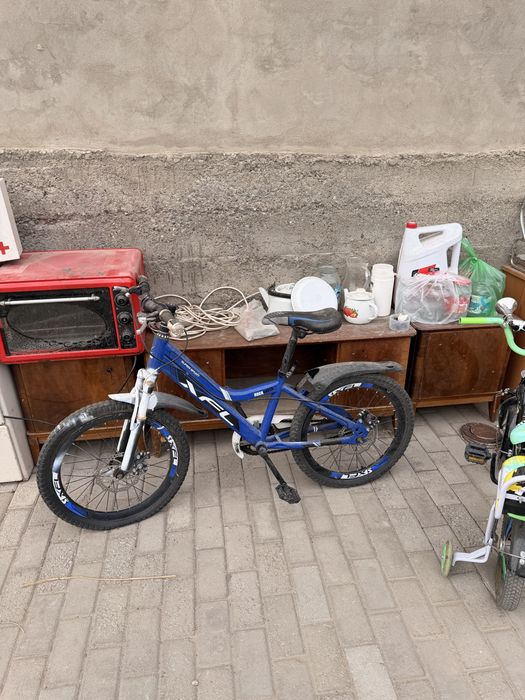 Шкафы, столы, сундуки