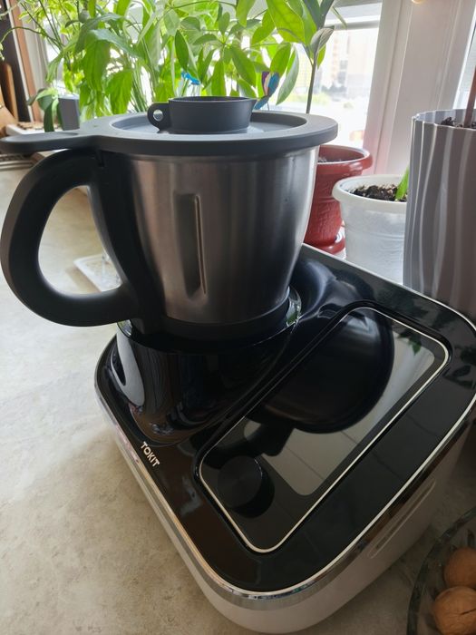 Продам кухонную машину Tokit