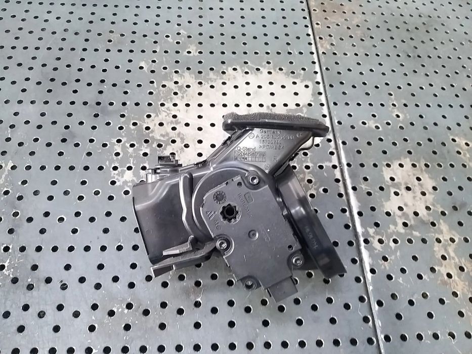 Conducta ventilatie dreapta interior mercedes c class w205 a2058300200
