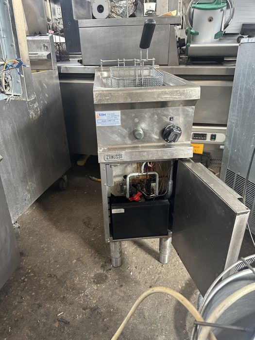 Професионален газов фритюрник 10-12 лтр Zanussi 6 месеца гаранция