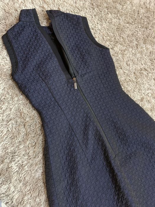 Стилна тъмносиня офис рокля