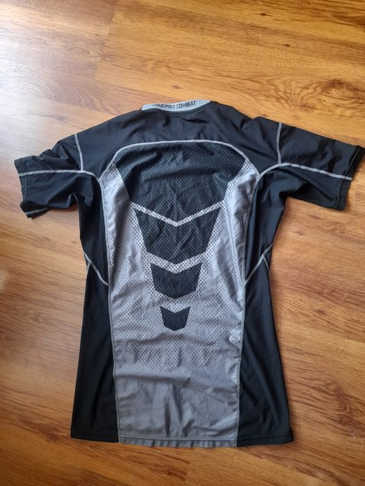 Nike pro combat дамски клин и тениска M- L размер.