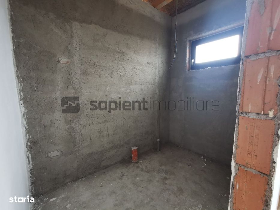 De vânzare casă cu 4 camere, la nivel semifinisat, Cihei