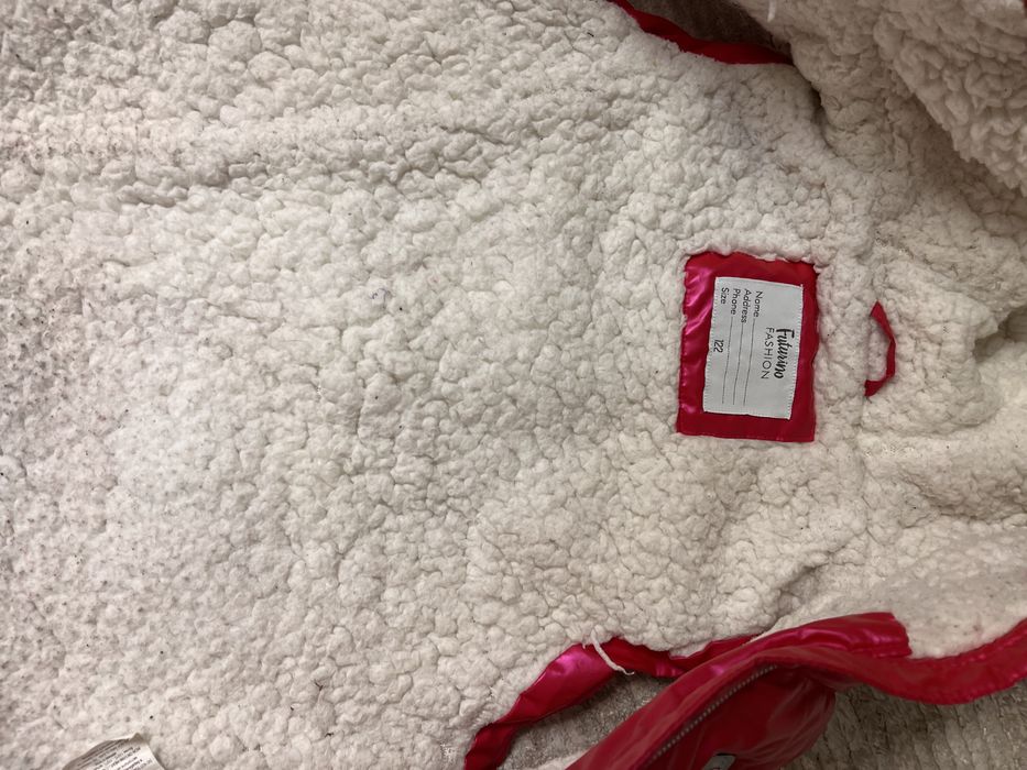 Продам безрукавку на девочку на 4 года