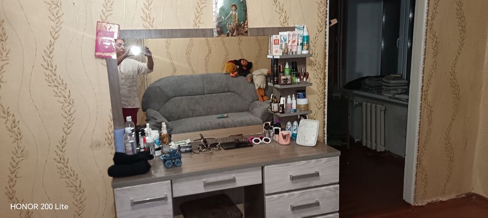 Продам туалетный столик