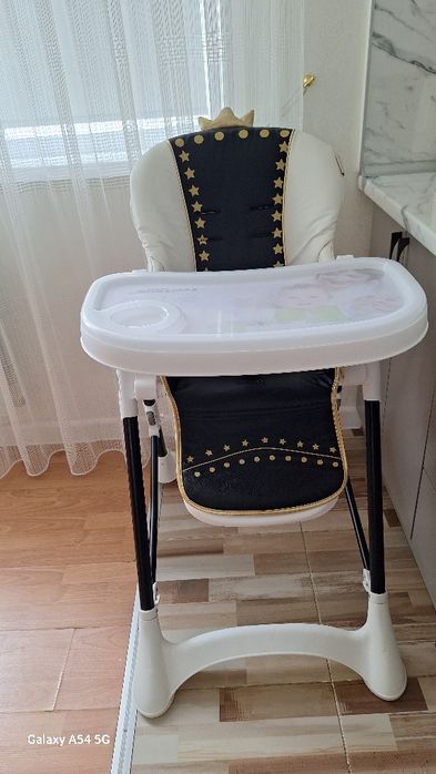 Стульчик для кормления цена 11000 + подарка игрушка