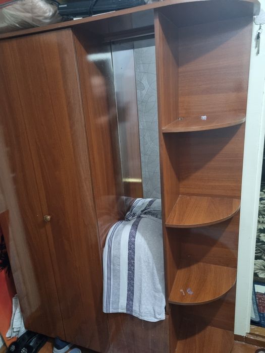 Продам тв с подставкой и Терюмо и Прыхожко шкаф