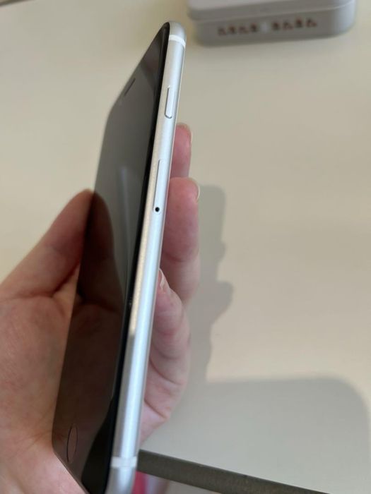 Iphone se 2022 отличное состояние