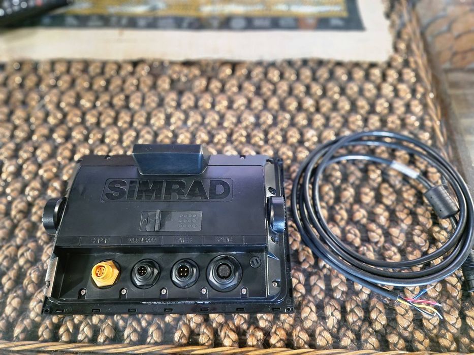 Сонар Simrad Go9