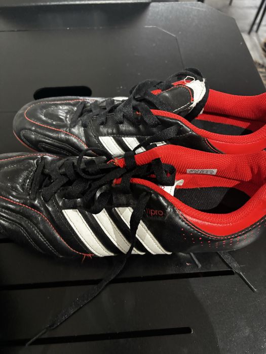 Бутонки  адидас