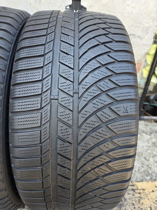 Vand două anvelope de iarna kumho  245 35 20 dot 2723