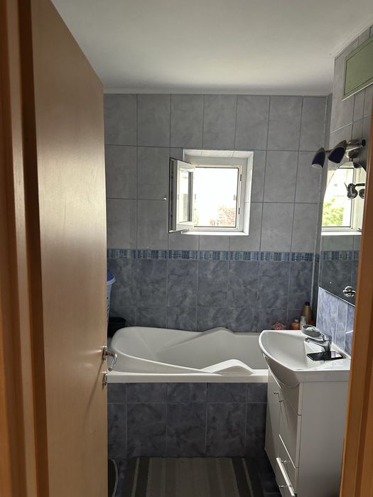 Inchiriez apartament 3 camere