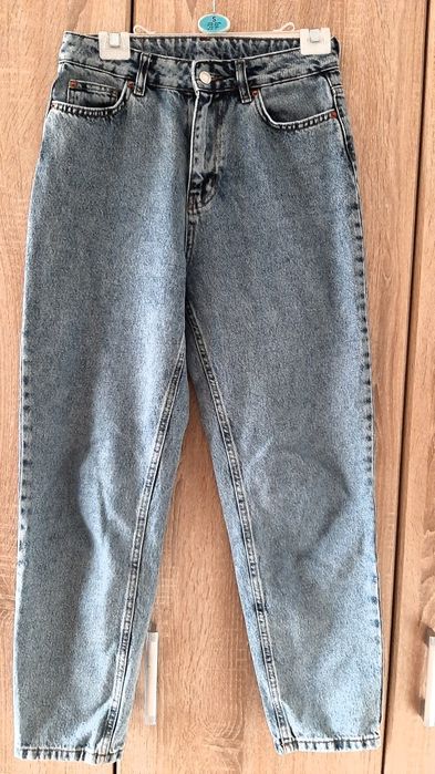 Blugi,mărimea 36-38,preț 35 lei bucata.