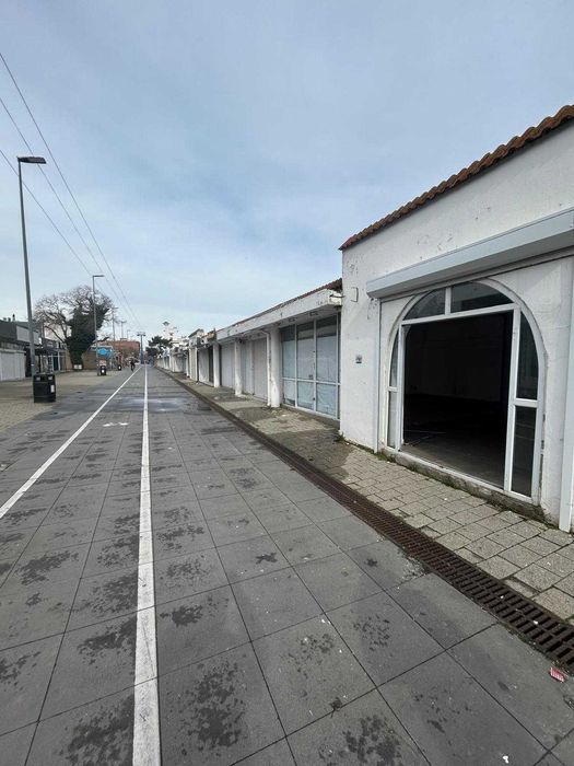 Spații comerciale 30-35mp, Faleza Cazino Mamaia, KM 0, Vad EXCEPȚIONAL
