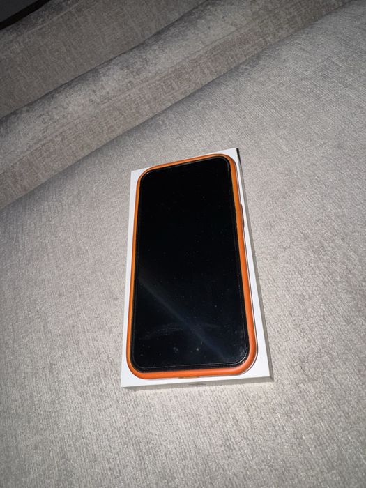 IPhone 13 в отличном состоянии