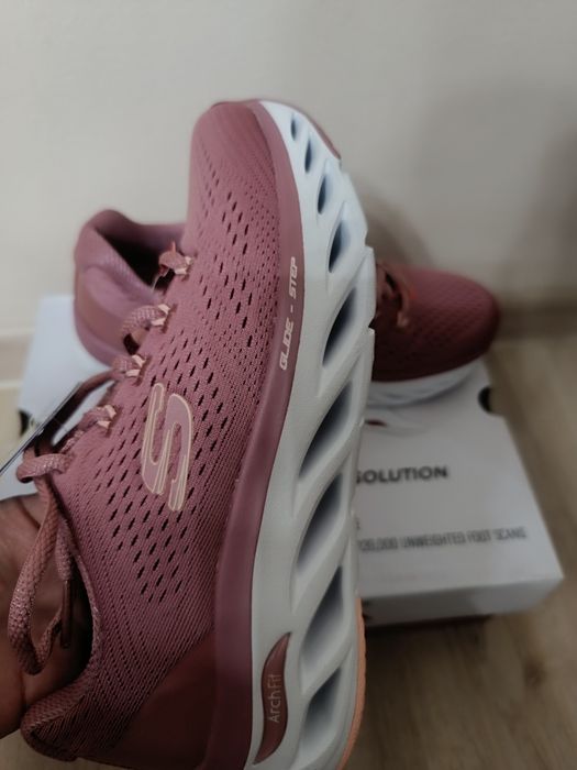 Skechers. Новые кроссовки на девочку