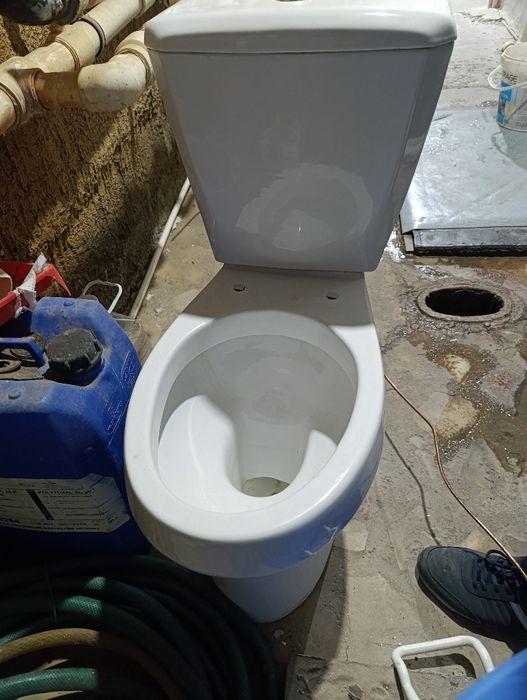 Продается унитаз и бочок