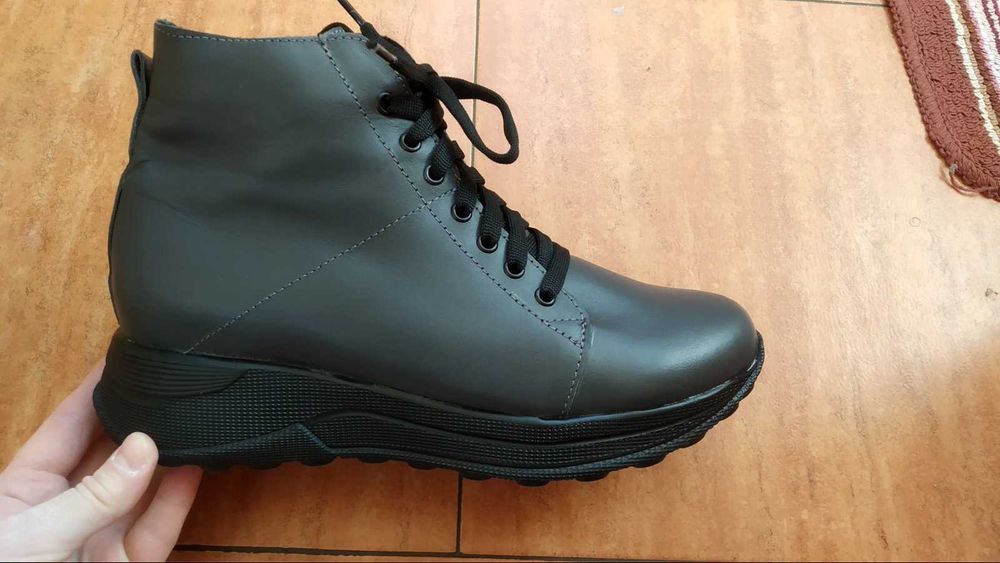 Нови спортни боти естествена кожа 38 номер