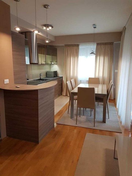 Дава се под наем Тристаен апартамент в Бургас, Център - 85 кв.м за 280.5 € - Снимка #3