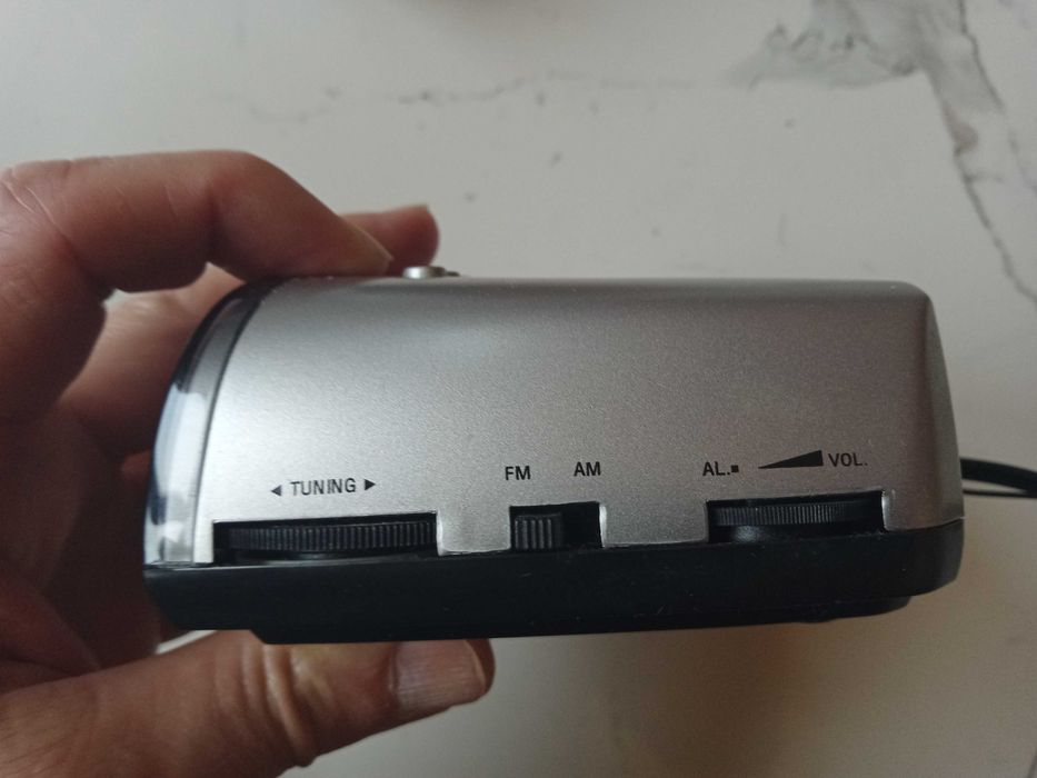 Ceas desteptator cu radio /