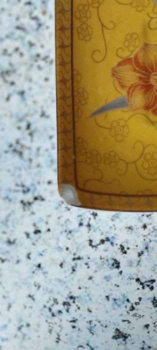 Японски сервиз за кафе. Едната чинийка е със забележка. 20 лв.