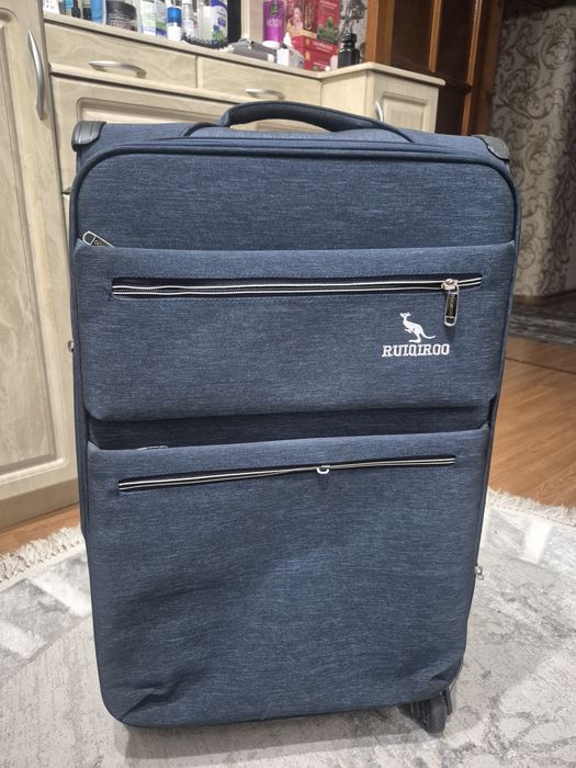 продам 2 новых чемодана