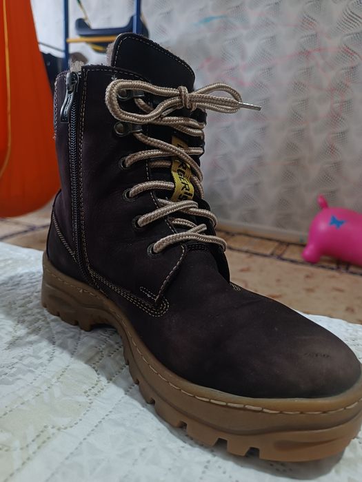 Продам женские полуботинки