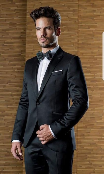 Vind costume bărbați