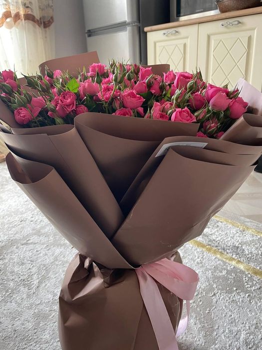 Свежие кустовые розы