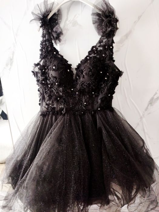 Елегантна черна рокля – размер L/XL
Бутикова рокля