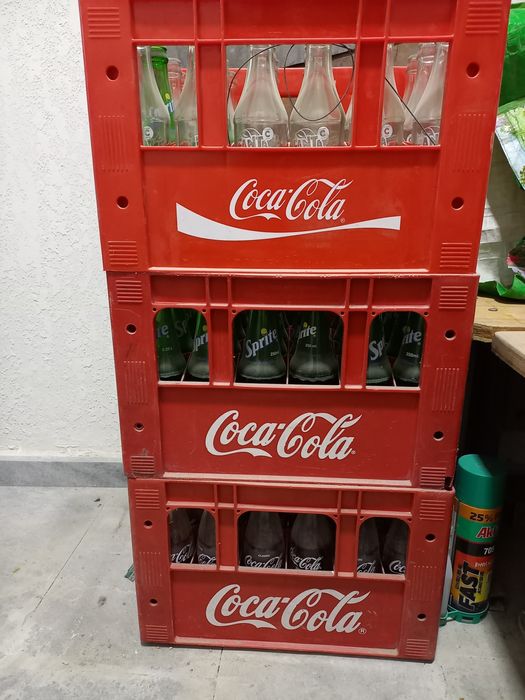Продаётся ящики с бутылками Coca-Cola. Цена 150000 сум каждого ящика.