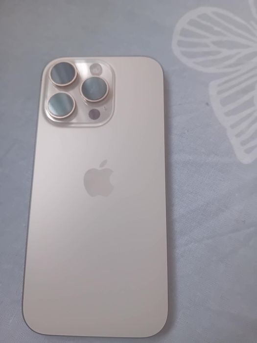 Iphone 16 pro  Titanium Desert