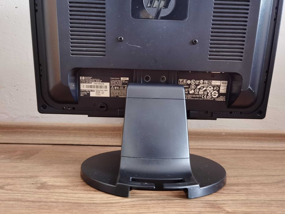 HP 17 инчов LCD монитор