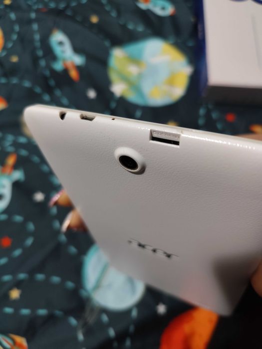 Таблет-Iconia One 8