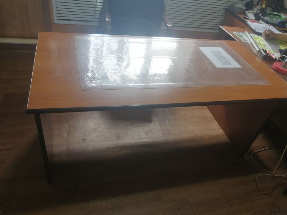 Стол письменный для офиса