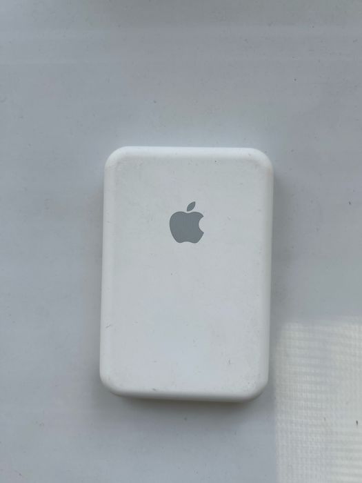 Продам повербанк Magsafe