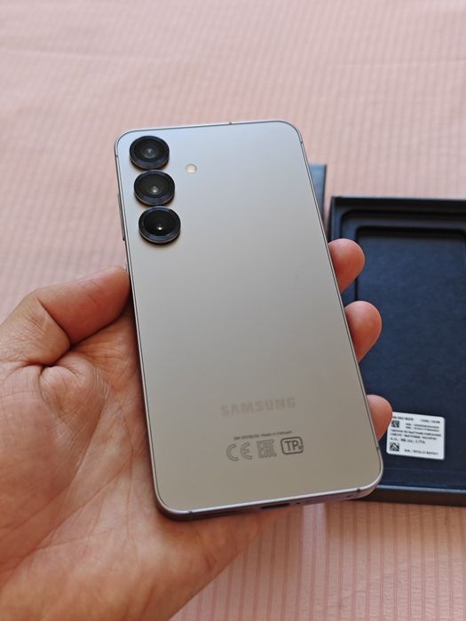 Samsung S25 128Gb как новый