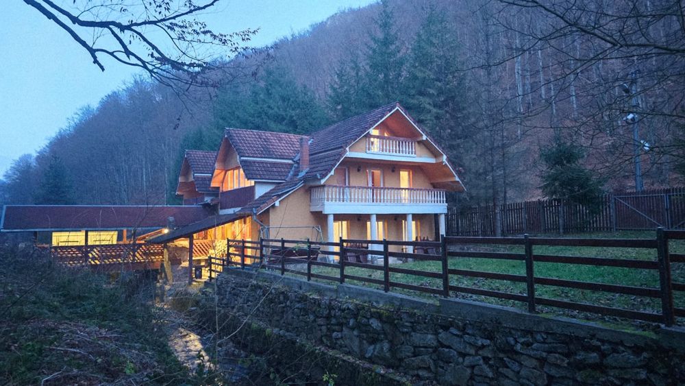 Cabana Neni, pe Valea Bratcutei