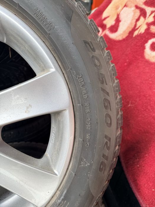 Set 4 jante aliaj pt BMW + anvelope iarnă 205/60 R16 Pirelli (runflat